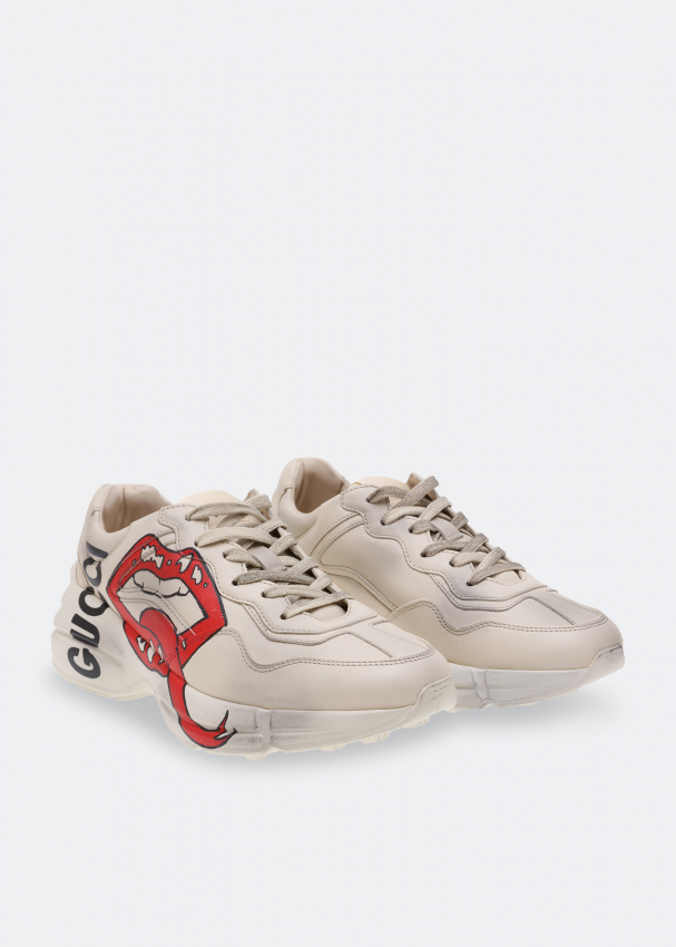 Gucci tongue sneakers top