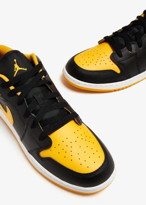 Yellow black and white sneakers cheap