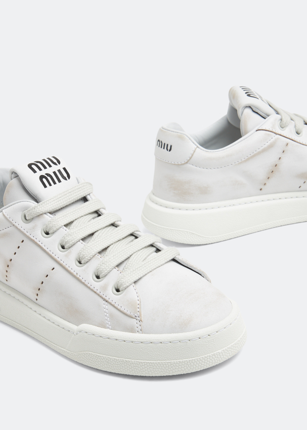 Basic white leather sneakers discount