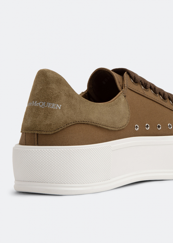 Plimsoll platform outlet