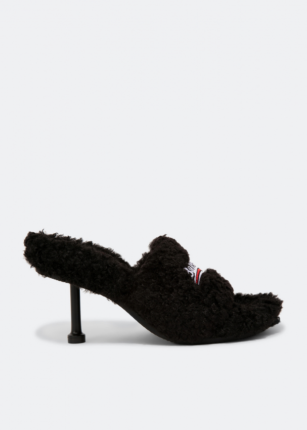 Balenciaga Furry sandals for Women - Black in UAE | Level Shoes
