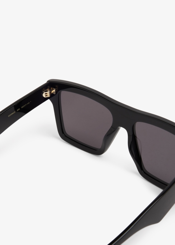 Gucci sunglasses plastic frame top