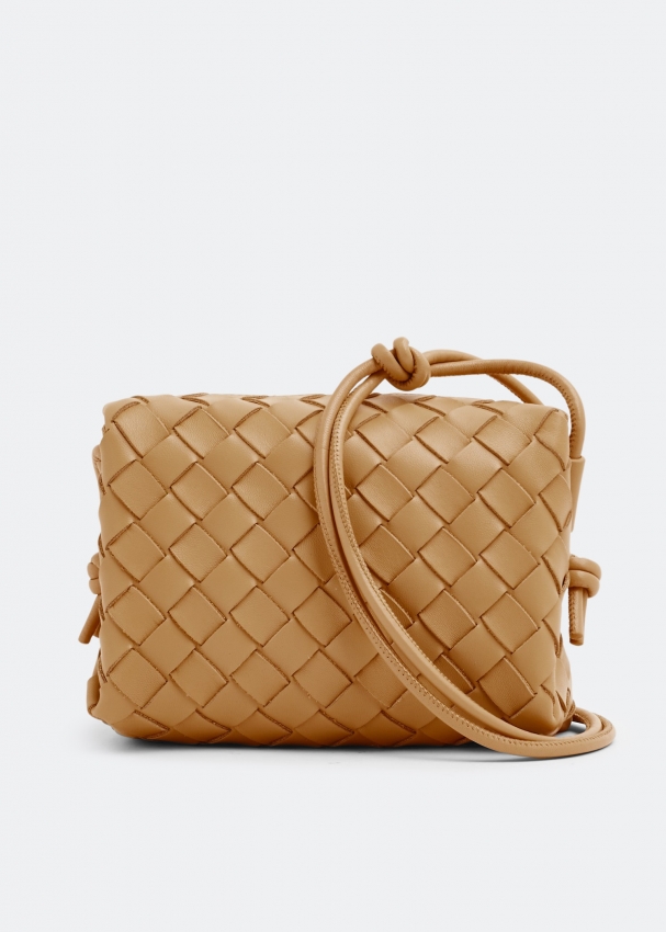 BEIGE BOTTEGA VENETA MINI LOOP CAMERA BAG (680254V1G11)