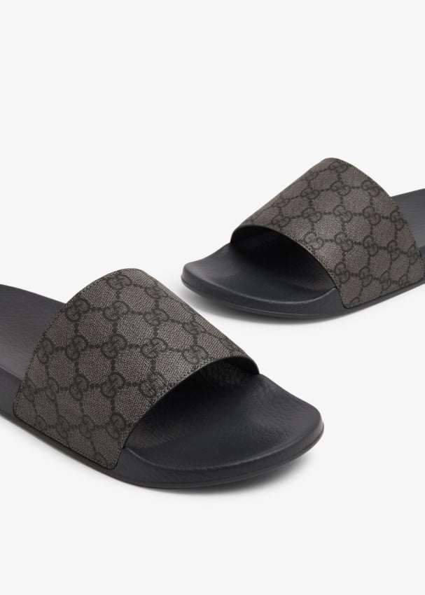 Gucci Pursuit gg Supreme Slide in Gray for Men