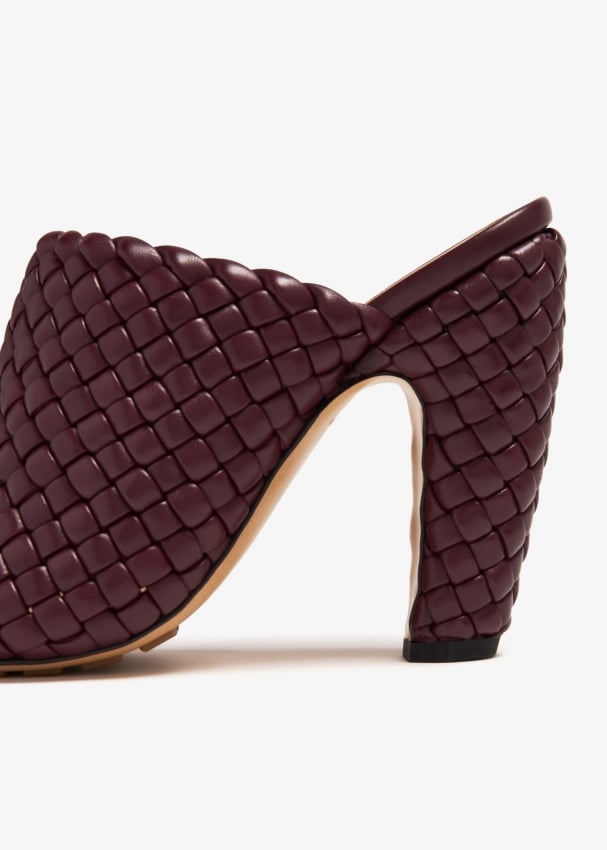 Bottega veneta shoes women 2025