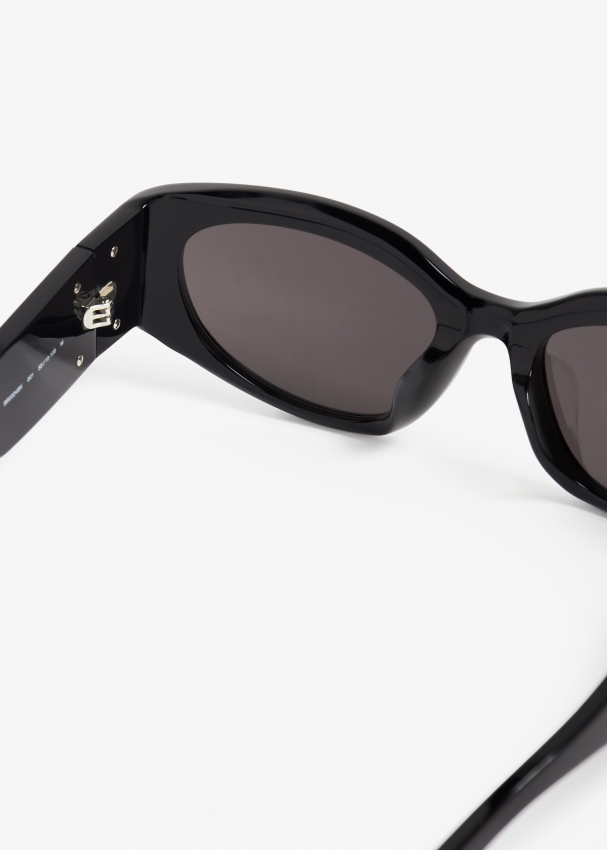 Oval black sunglasses hotsell