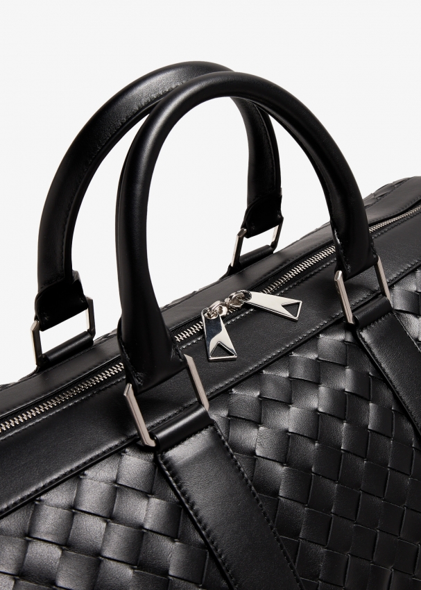 Bottega Veneta Medium Intrecciato duffle bag for Men Black in Bahrain Level Shoes