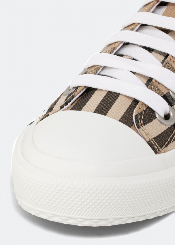 Burberry Larkhall sneakers for Women Beige in Oman Level Shoes