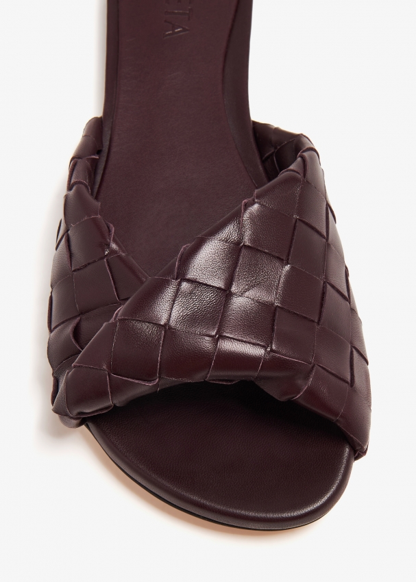Bottega Veneta Blink flat sandals for Women - Burgundy in Bottega Veneta Blink flat sandals for Women - Burgundy in