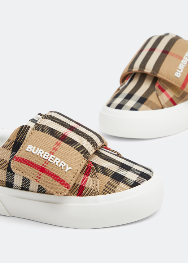 Burberry James sneakers for Baby - Printed in Kuwait | Level Shoes