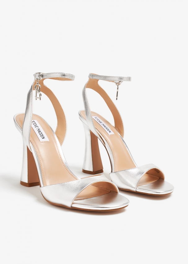 Steve madden level on sale