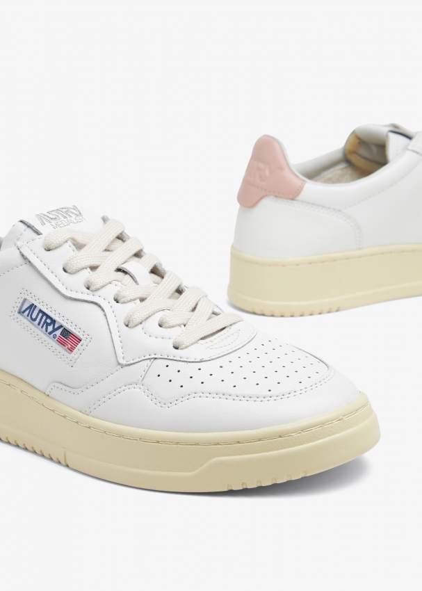 Autry Medalist low sneakers for Women - White in UAE | Level Shoes