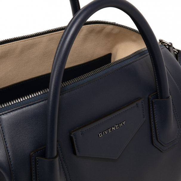 Medium antigona bag in grained leather hotsell