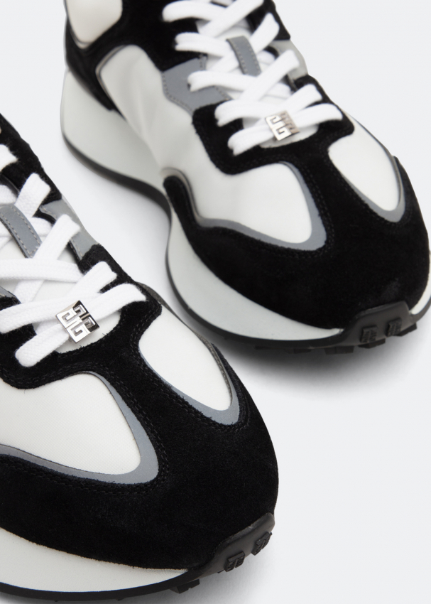 Givenchy chunky deals sneakers