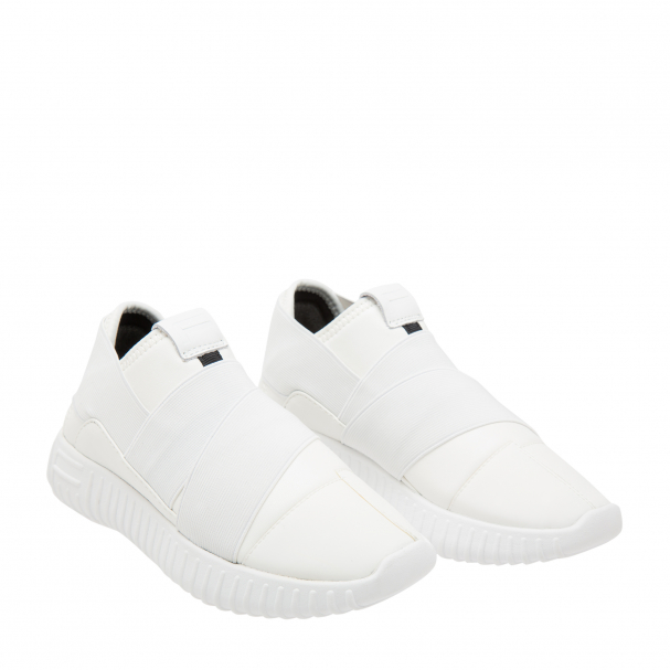 dinghygang_wrong-wht_2.jpg