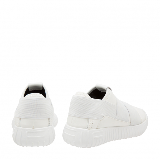 dinghygang_wrong-wht_3.jpg