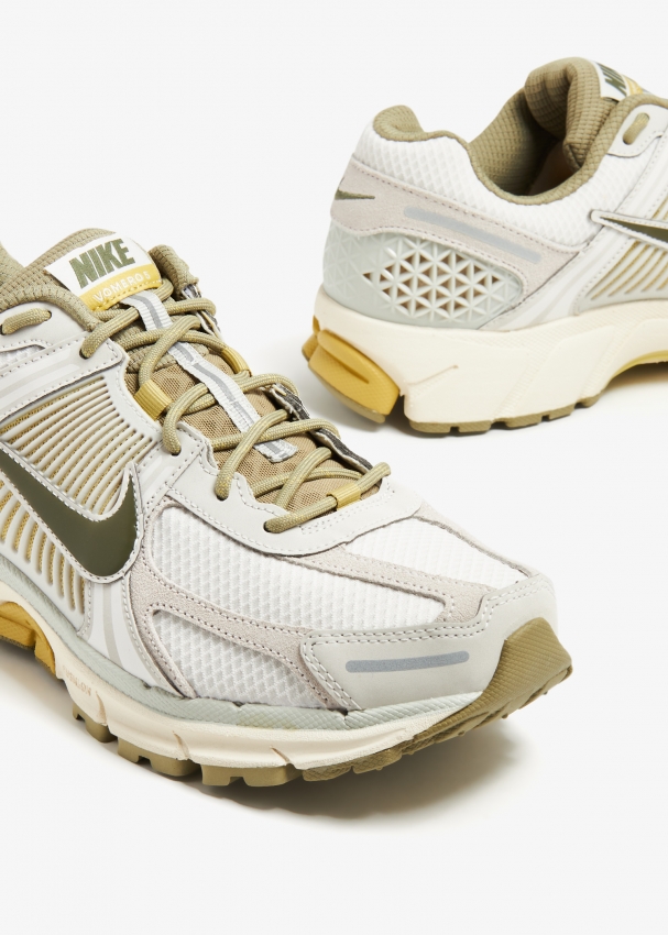 Nike Zoom Vomero 5 sneakers for Men Beige in UAE Level Shoes
