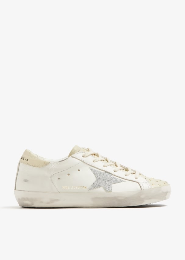 Gold tennis shoes discount