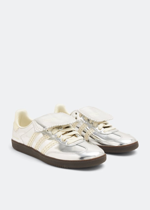 Amazon.com | adidas Women's Superstar Sneaker, White/Silver Metallic/Black,  9.5 | Fashion Sneakers