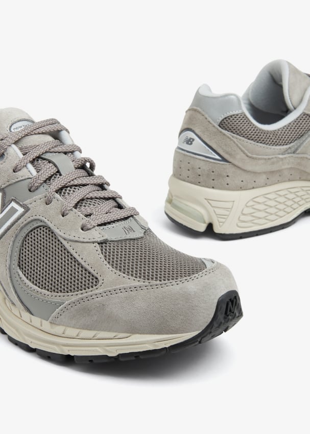 New Balance 2002R sneakers for Men - Grey in UAE | Level Shoes