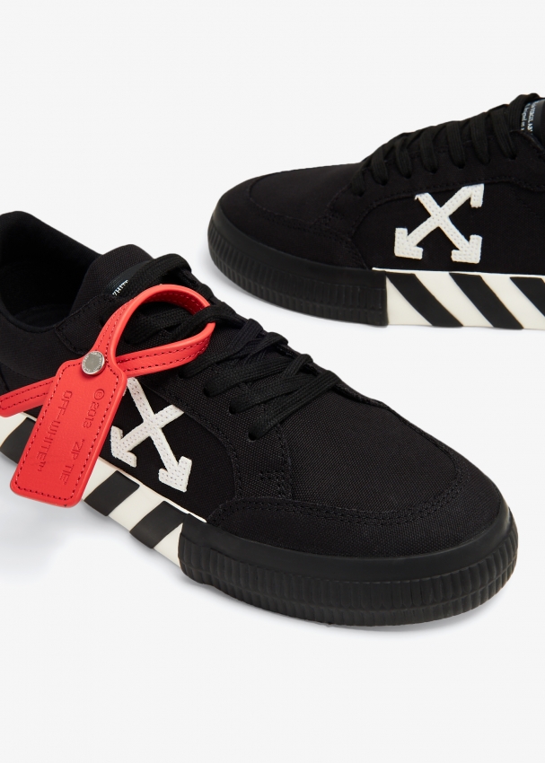 Off-White Low Vulcanised sneakers for Men - Black in UAE | Level Shoes