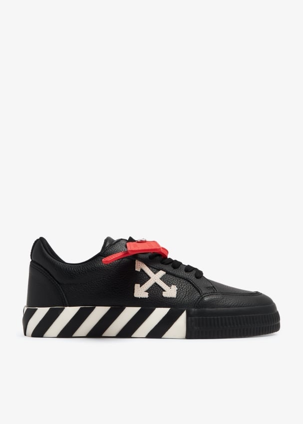 Off-White Low Vulcanised sneakers for Women - Black in UAE | Level Shoes