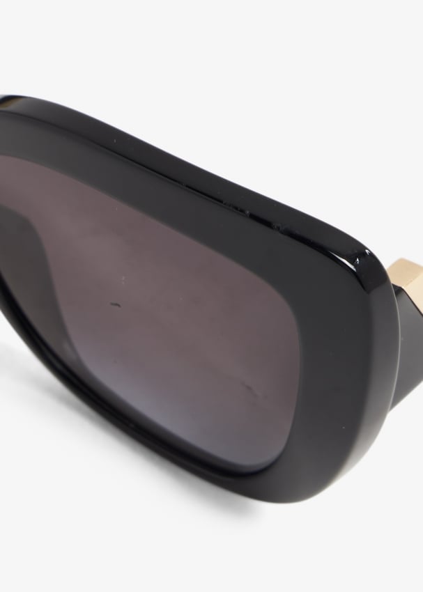 Valentino Garavani Pre-Loved Cat-eye sunglasses for Women - Black 