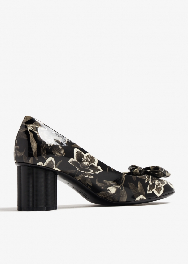 Salvatore Ferragamo Pre Loved Lucca pumps for Women Prints in