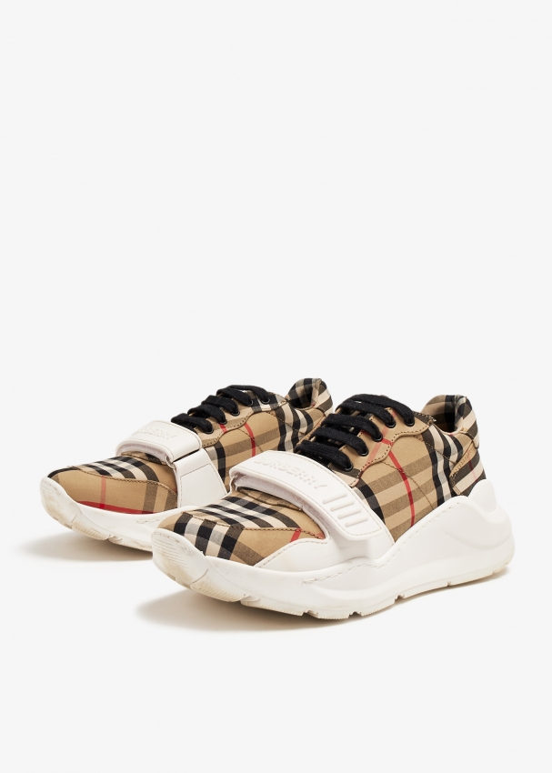 Burberry sneakers tumblr 2025