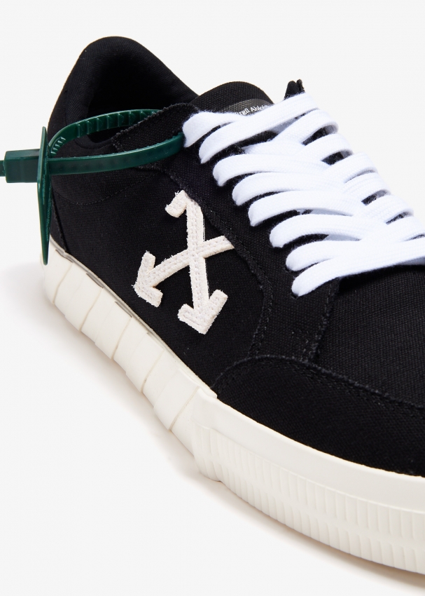 Low Vulcanized sneakers
