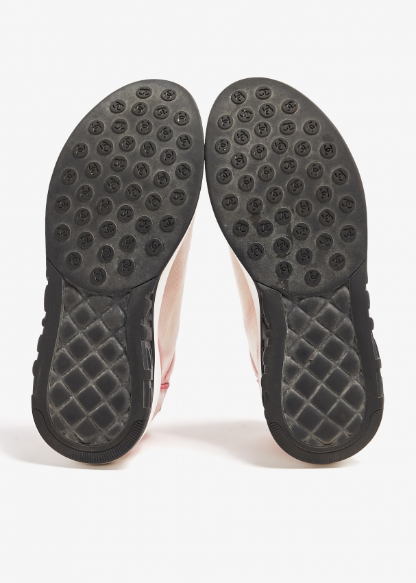 Chanel Pre-Loved Interlocking CC logo sneakers for Women Chanel Pre-Loved Interlocking CC logo sneakers for Women