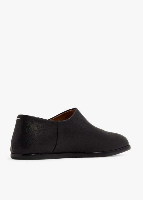 Maison Margiela Tabi babouche shoes for Men - Black in UAE | Level Shoes