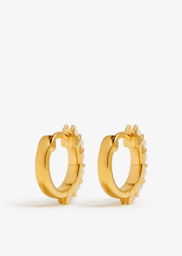 【MISSOMA】ジェムストーン・ハギーズ Fine Emerald Huggie Earrings | May Birthstone | Missoma
