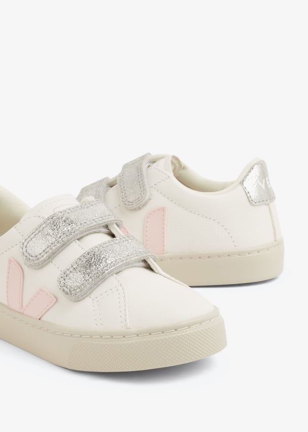 Veja girls deals