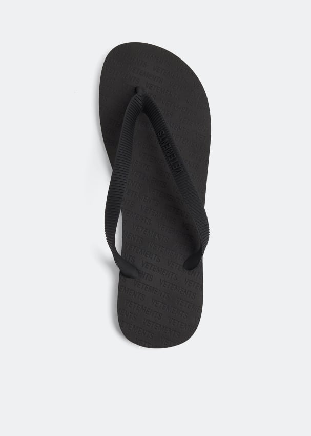 Plain black flip flops discount