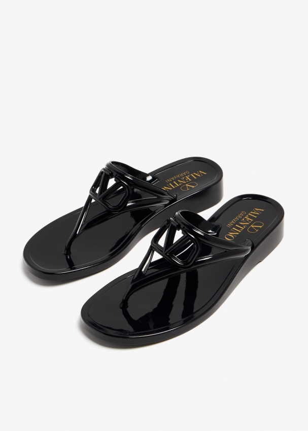 Rubber thong sandals on sale