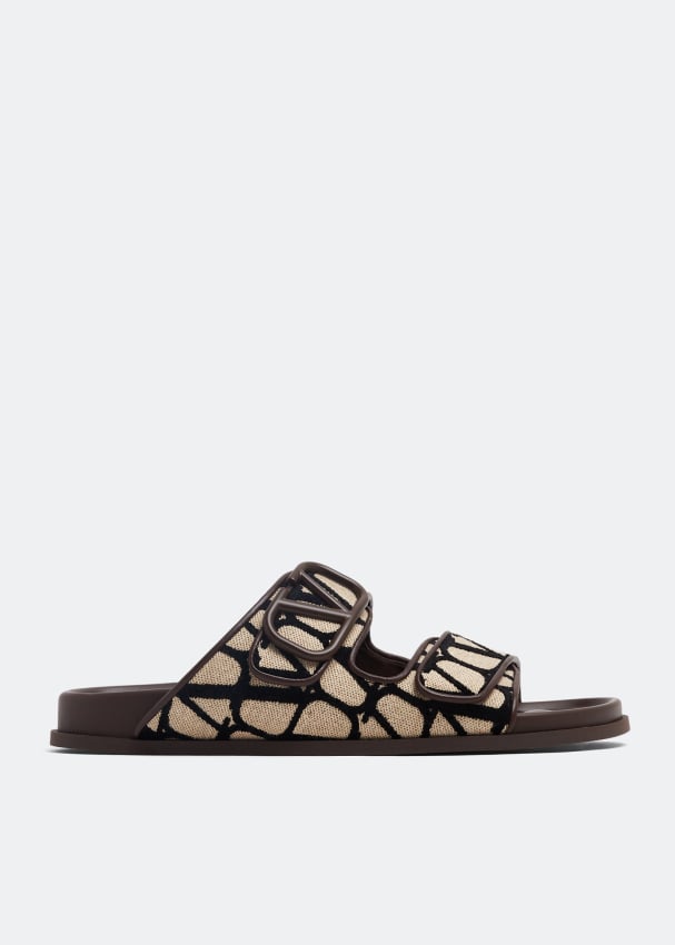 Valentino Garavani VLogo Toile Iconographe sandals for Men - Prints in ...