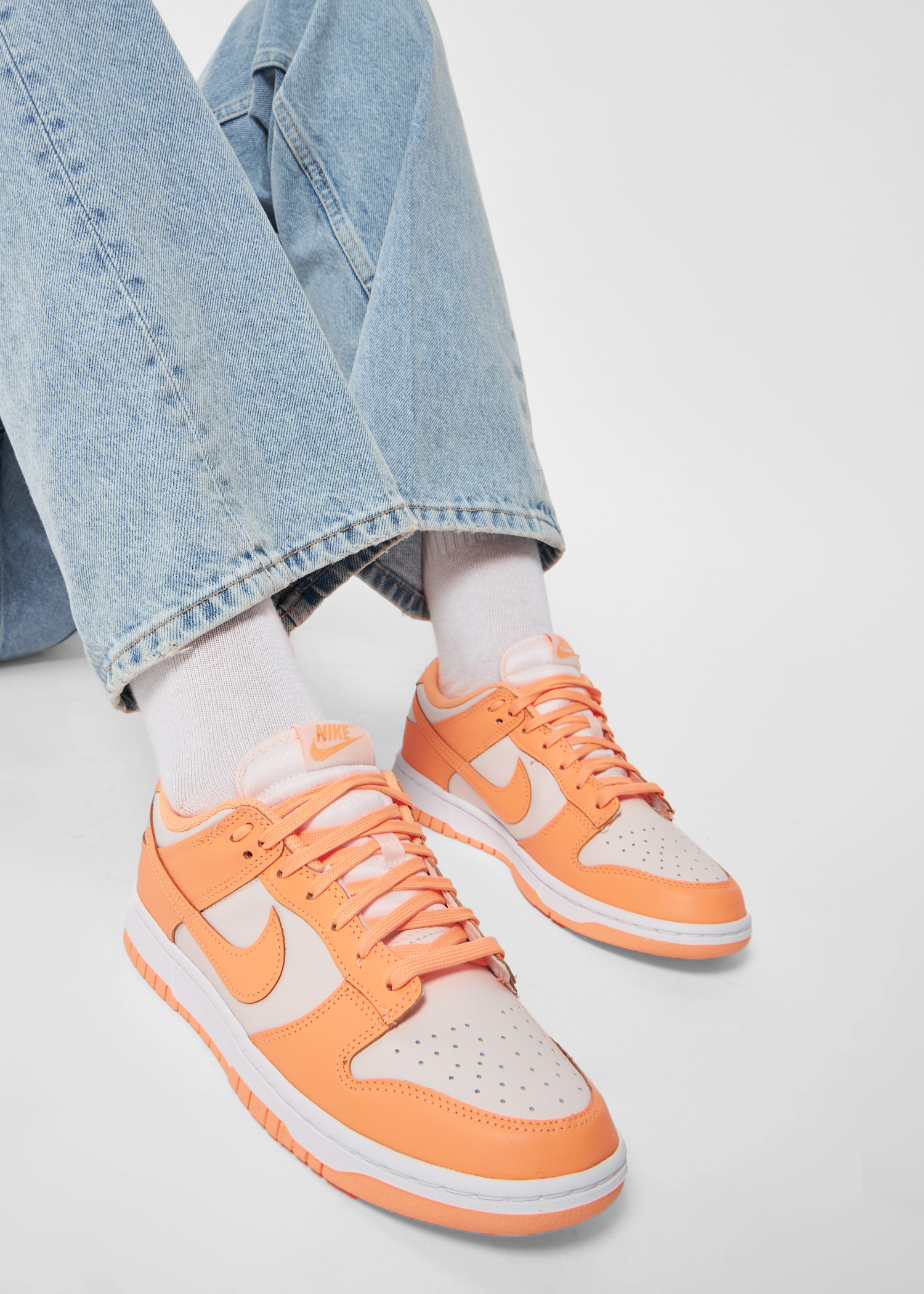 Orange low top nikes hot sale