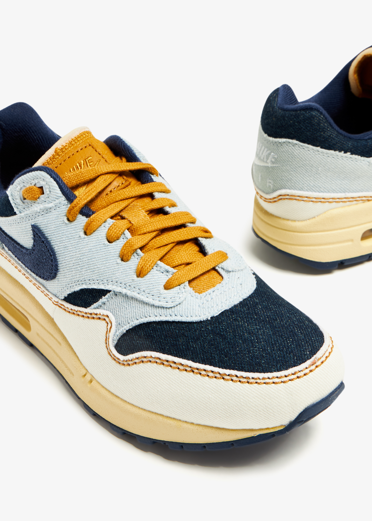 Navy and orange nike shoes deals