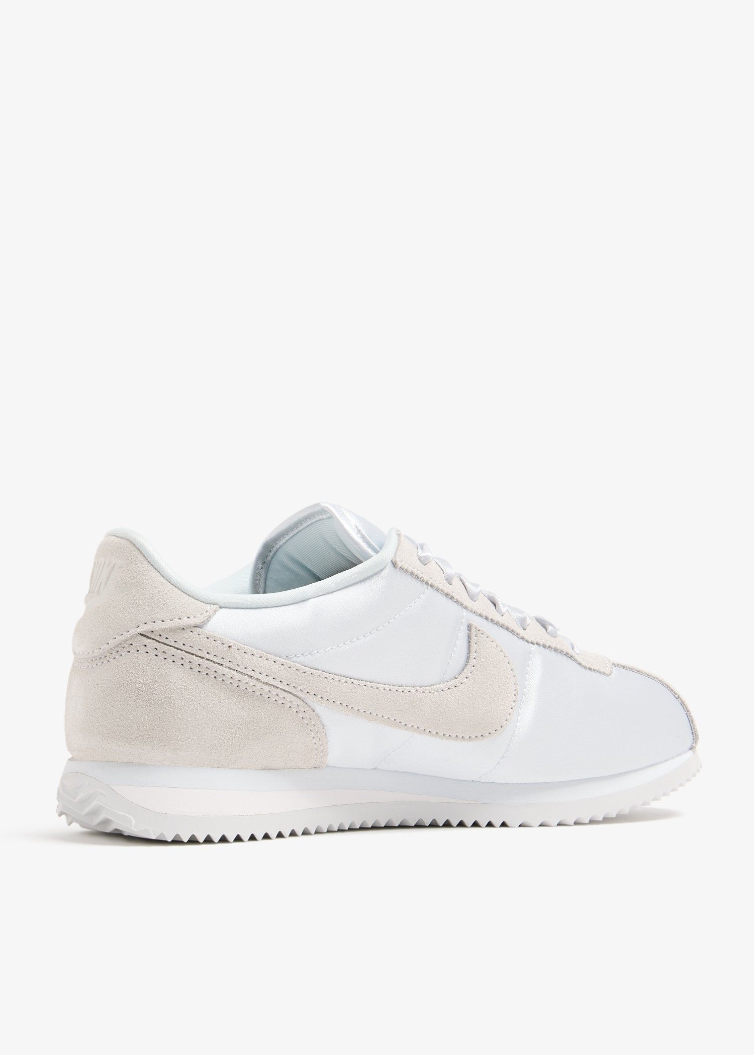 Nike classic white deals