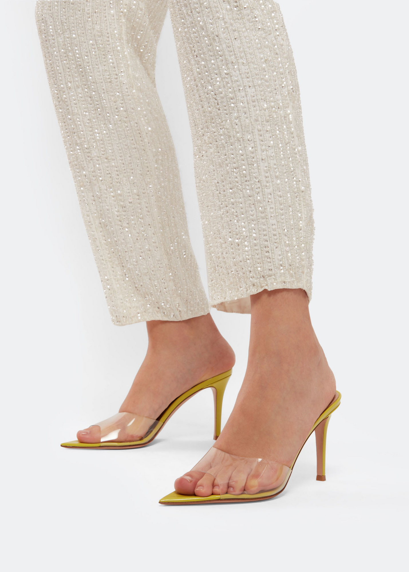 

Elle mules, Yellow