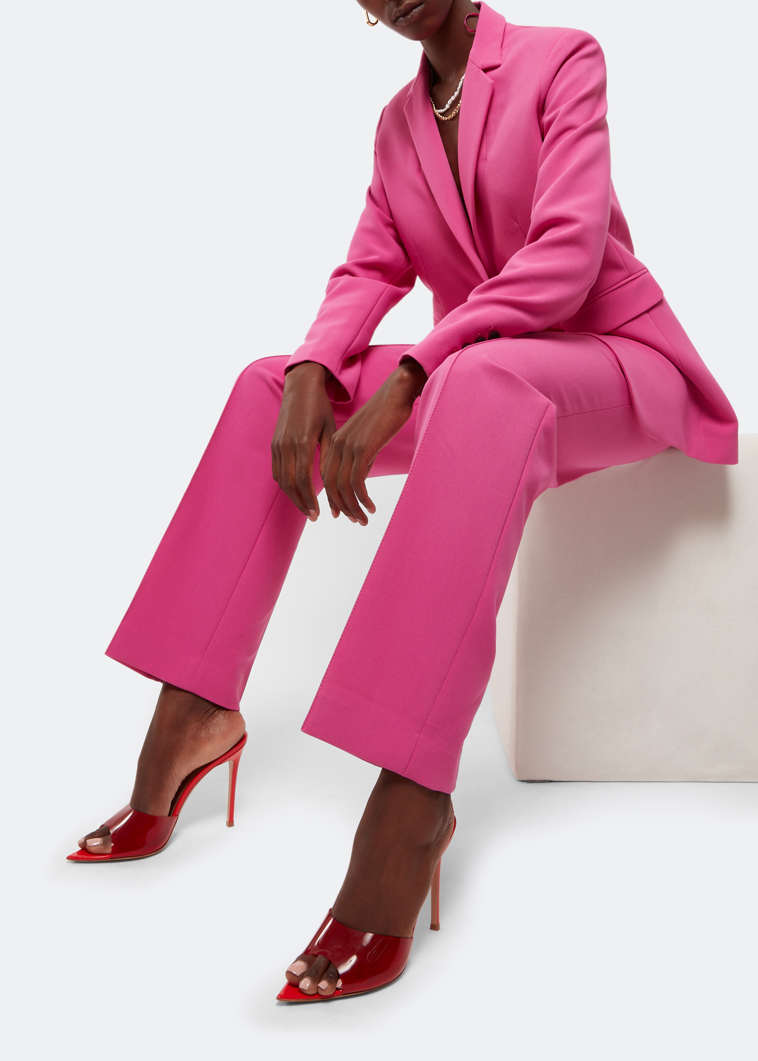 

Elle mules, Red