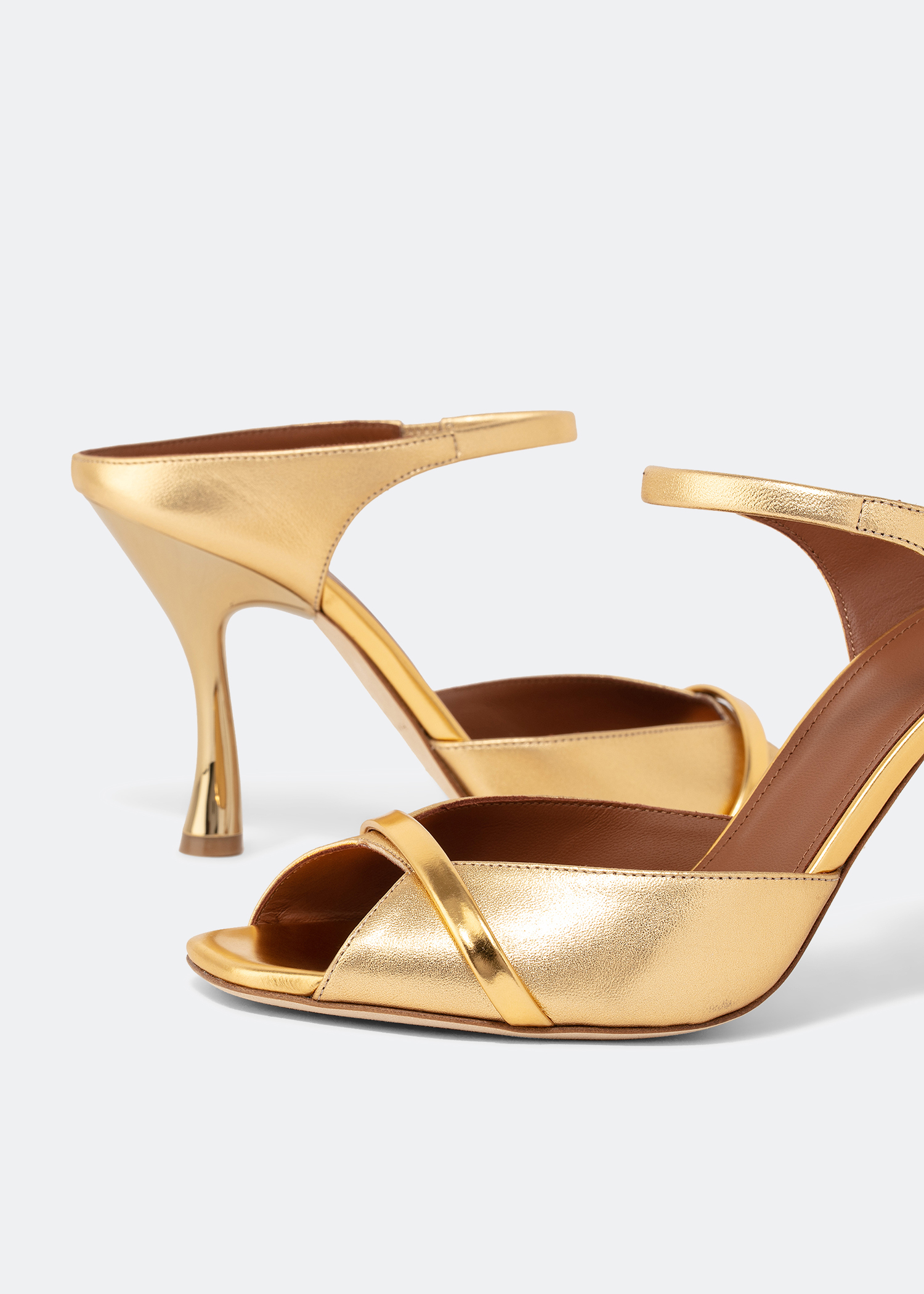 

Jule mules, Gold