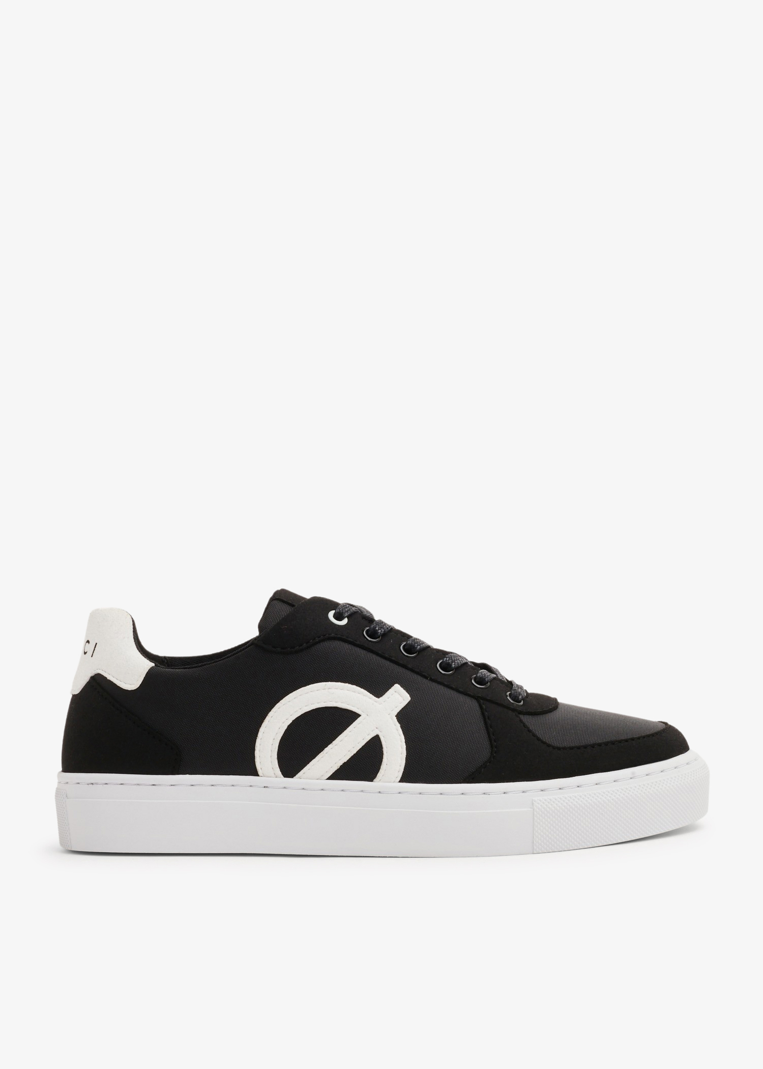 

Seven sneakers, Black