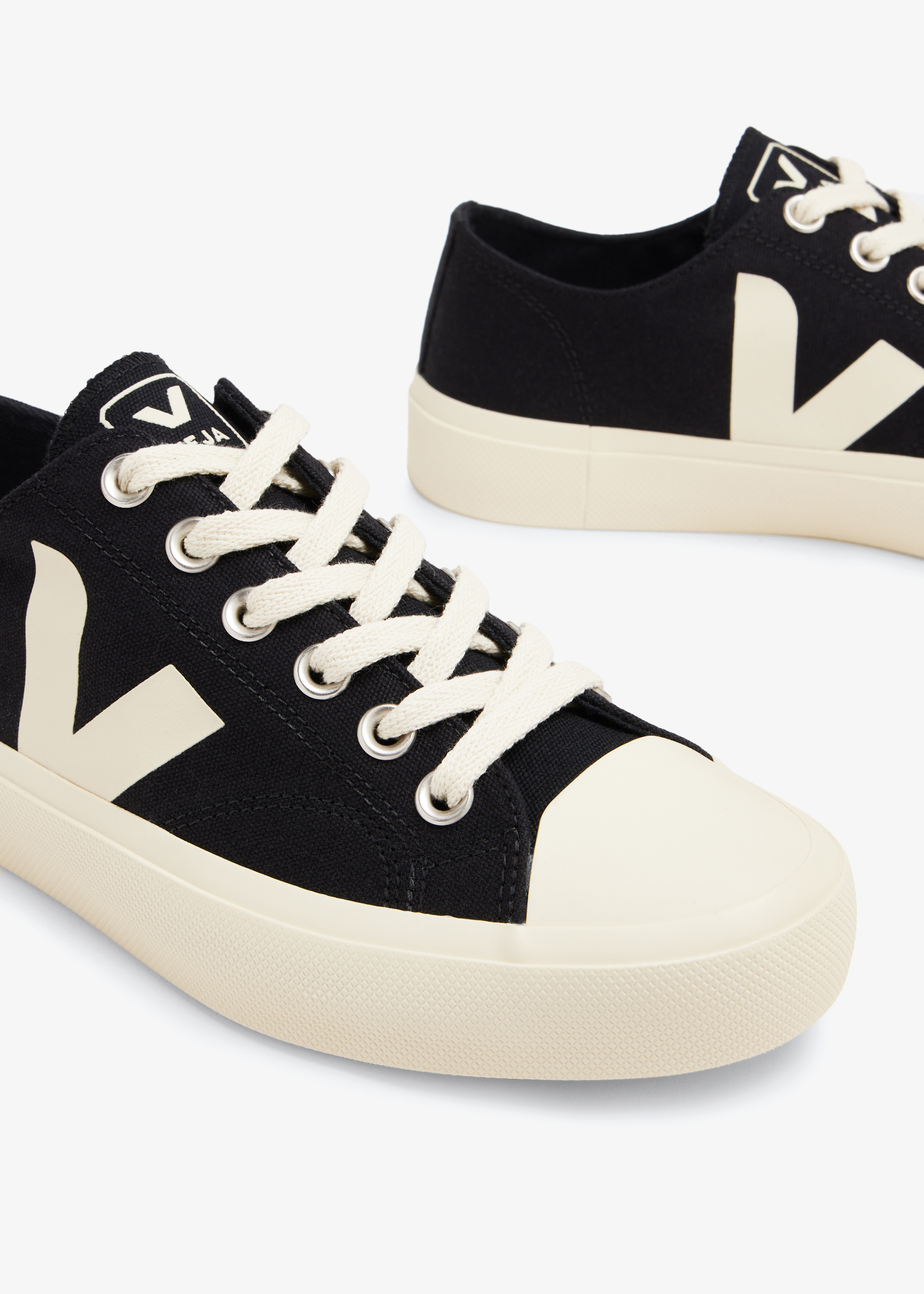 Veja Wata II sneakers for Women Black in UAE Level Shoes