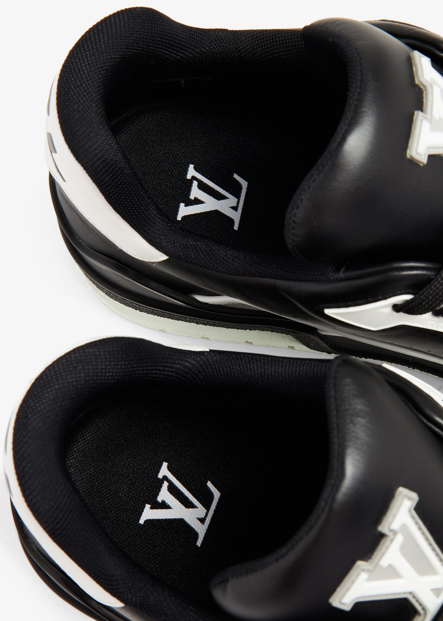 Louis Vuitton Pre-Loved LV Trainer sneakers for Men - White in KSA