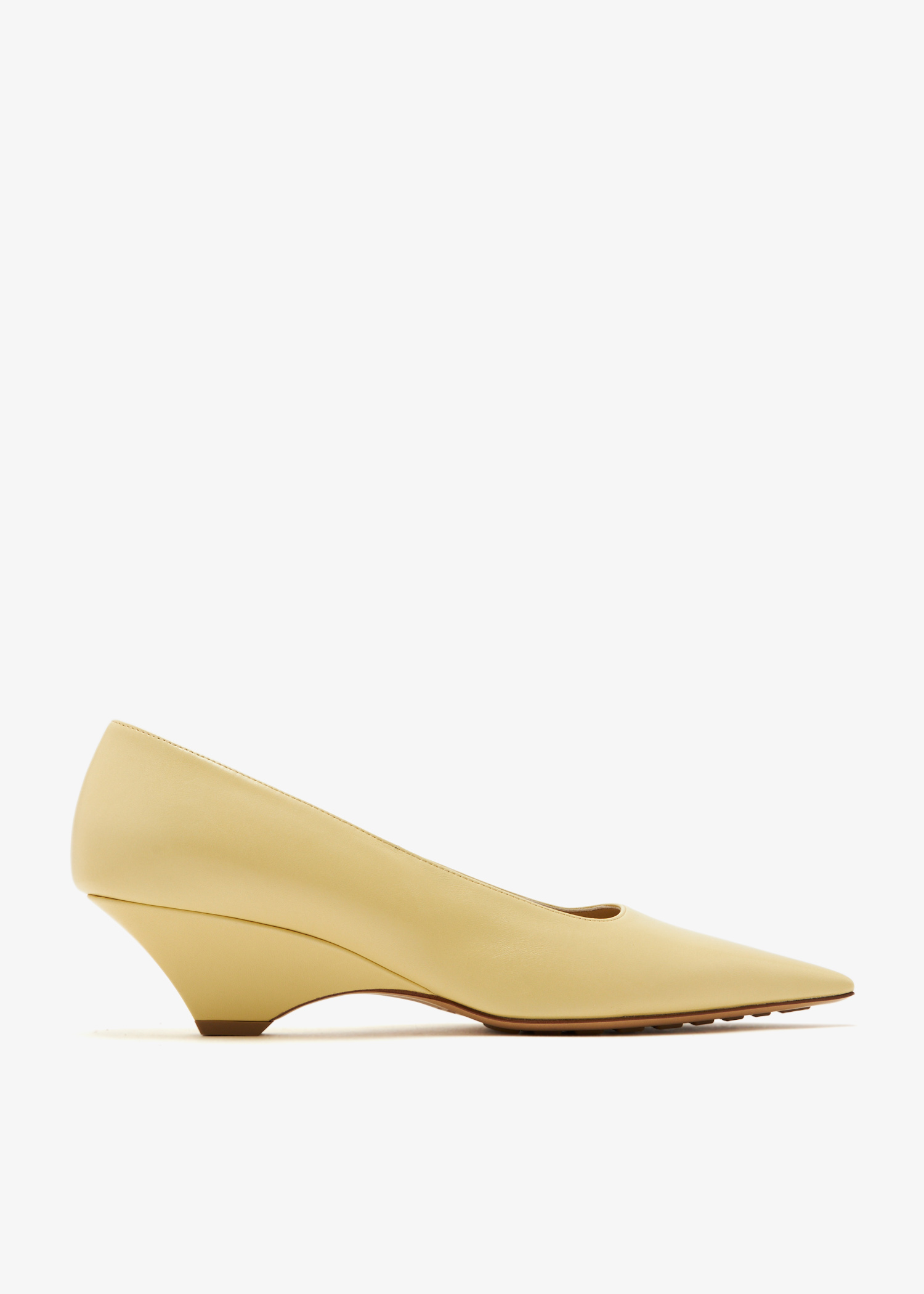 

Pointed low-heel pumps, Yellow