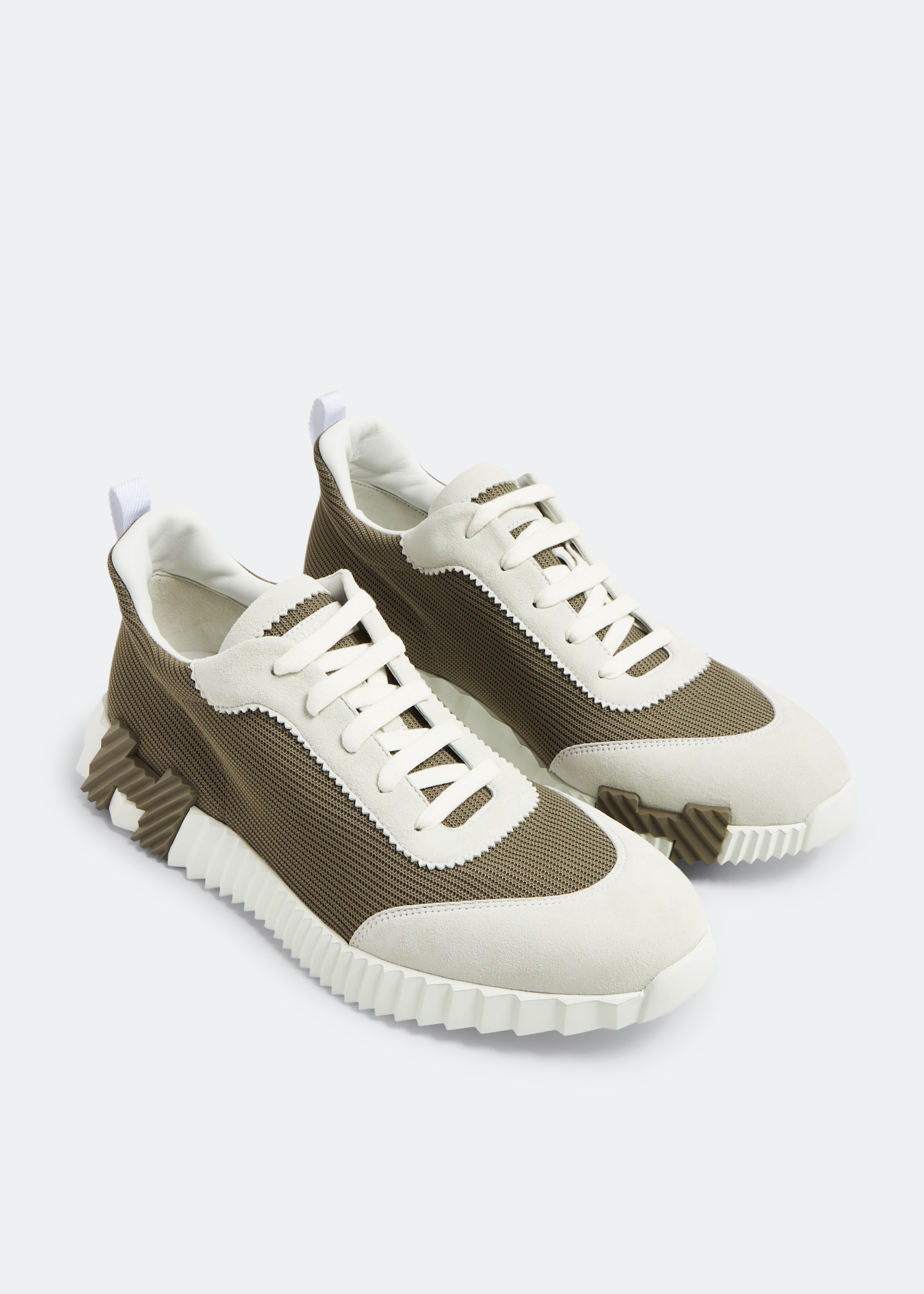

Bouncing sneakers, White