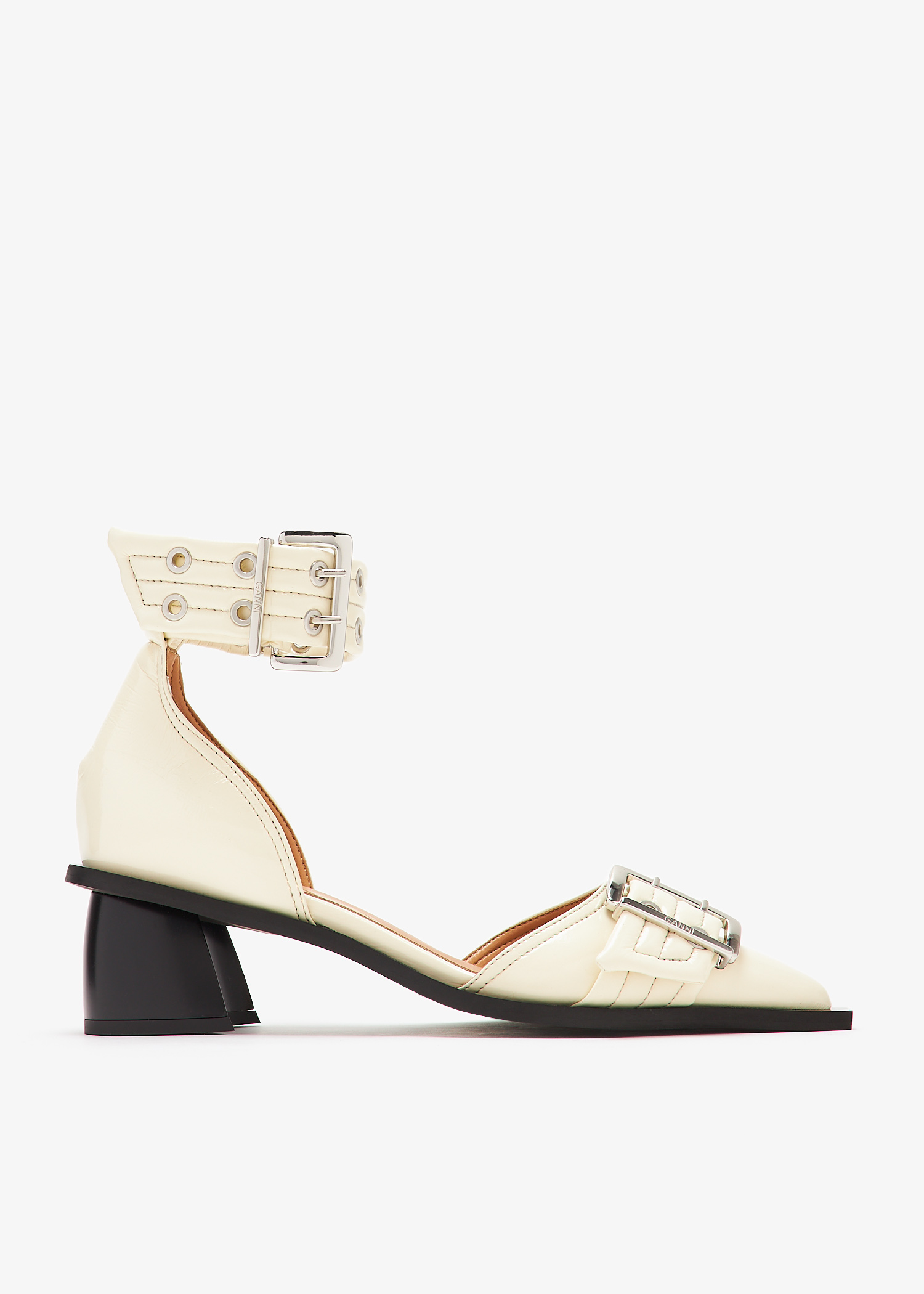 

Feminine Buckle pumps, Cream