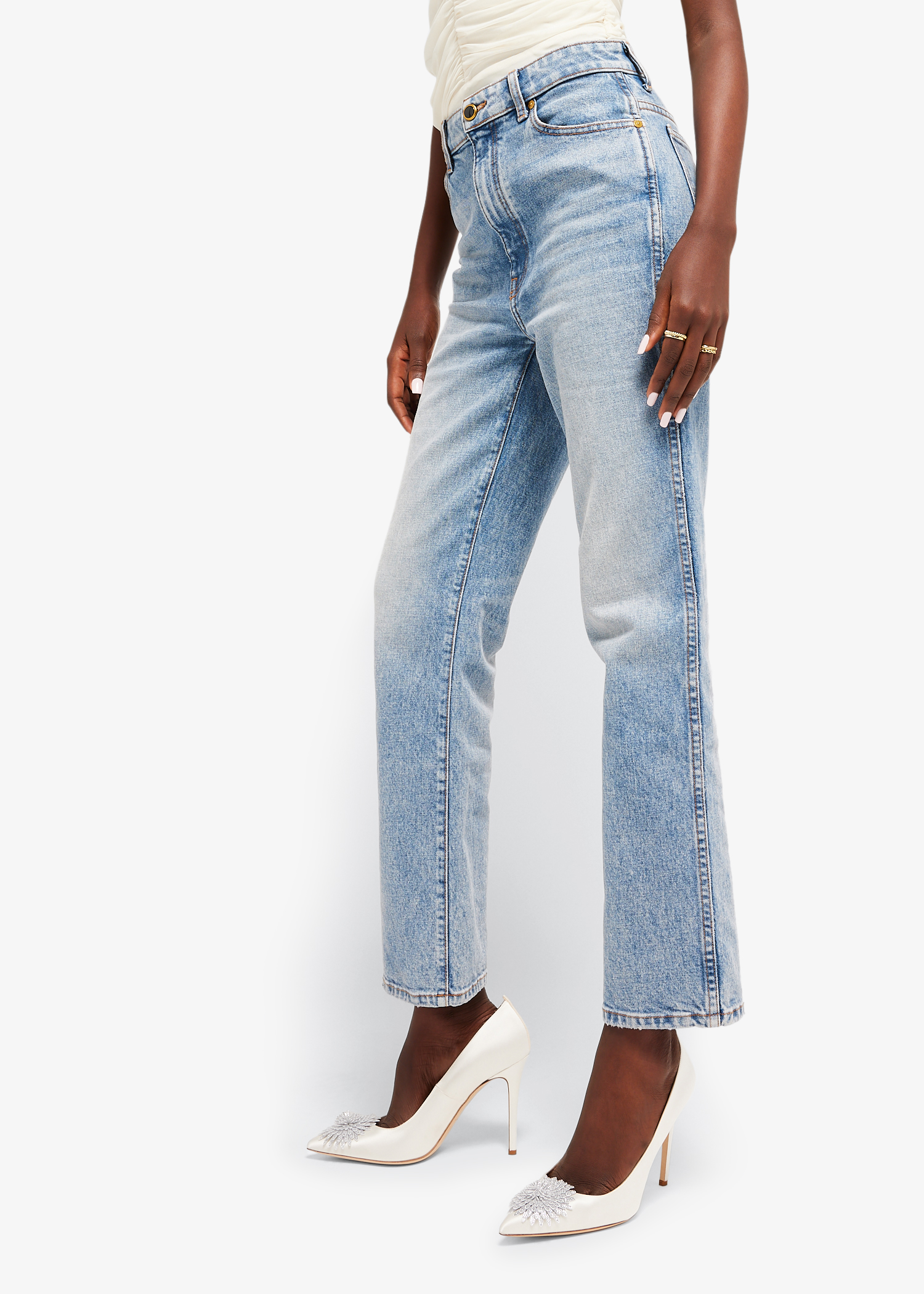 

Safa pumps, White